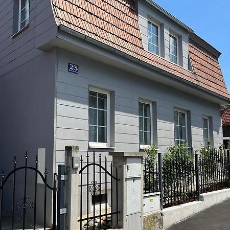 Entzuckende Kleine Vorstadtvilla Klosterneuburg Exterior foto